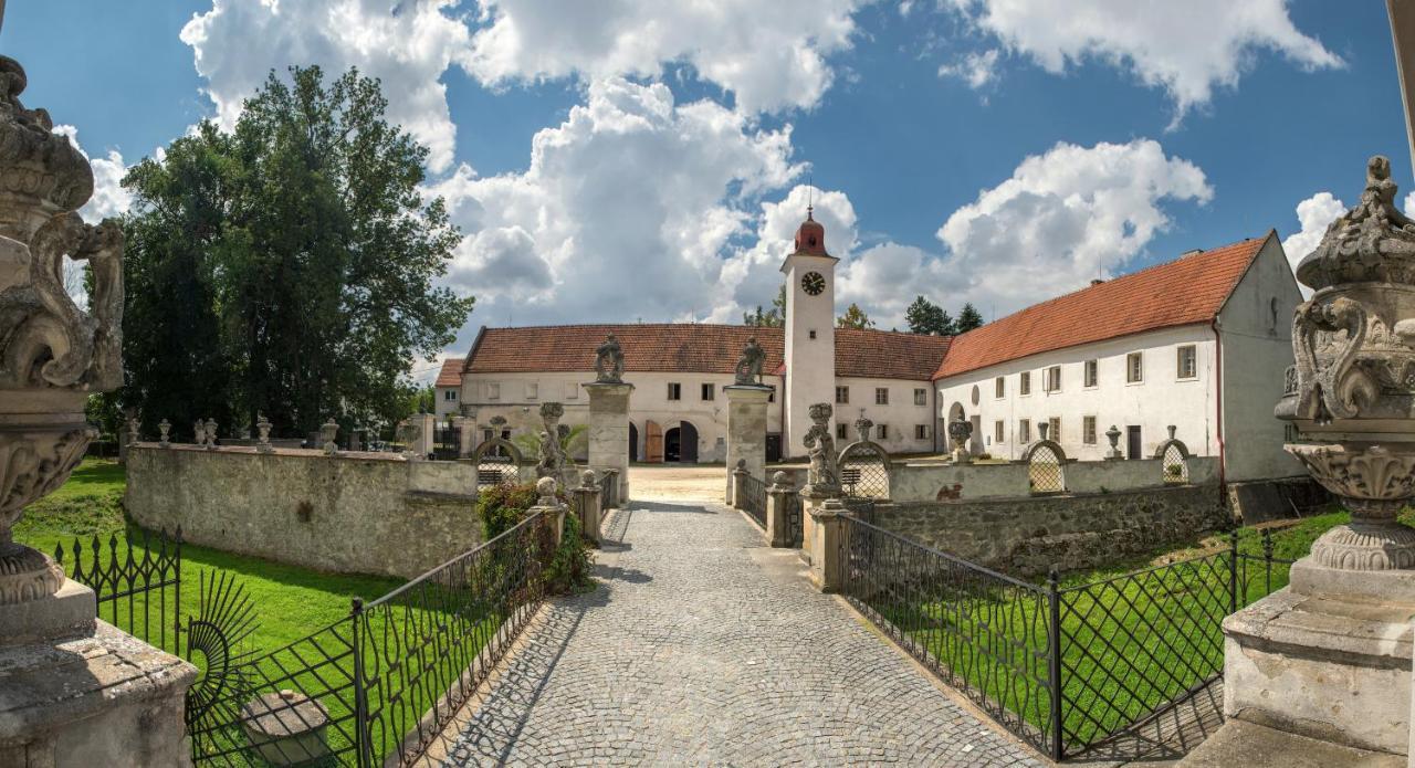Domašov Hotel Annahof מראה חיצוני תמונה